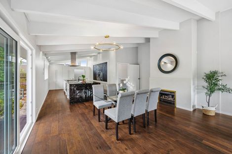 Photo of property in 26 Pickwick Parade, Mellons Bay, Auckland, 2014