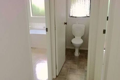 Photo of property in 33 Olena Avenue, Sunnyhills, Auckland, 2010