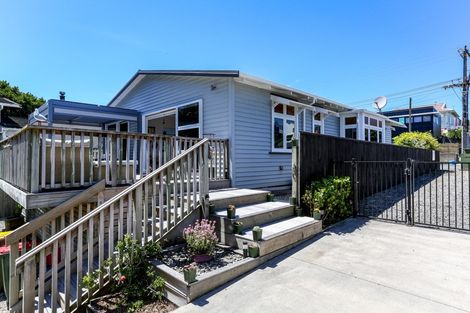 Photo of property in 18 Aubrey Street, New Plymouth, 4310