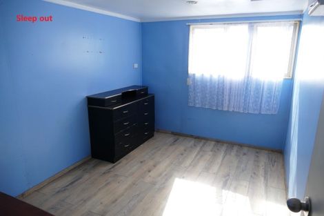 Photo of property in 56 Othello Drive, Clover Park, Auckland, 2023