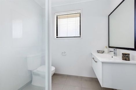 Photo of property in 8 Akeake Lane, Manurewa, Auckland, 2102