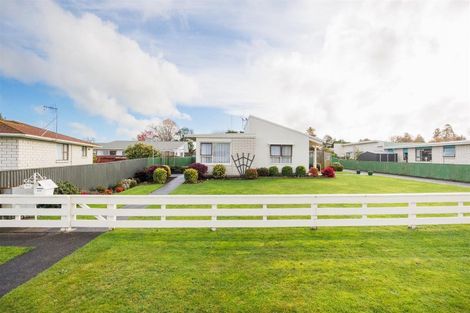 Photo of property in 12a Oxford Street, Marton, 4710