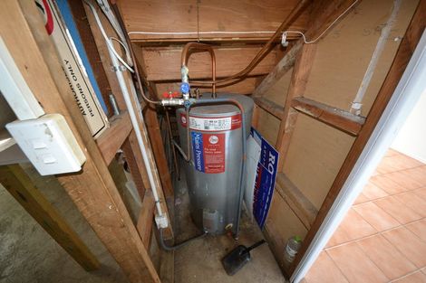 Photo of property in 27 Chivalry Road, Glenfield, Auckland, 0629