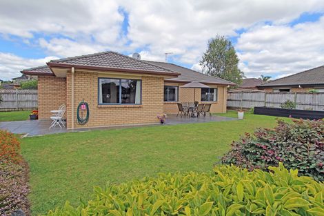 Photo of property in 15 Greta Banks Place, Wattle Downs, Auckland, 2103