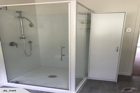 Photo of property in 2/16 Redwood Avenue, Tawa, Wellington, 5028