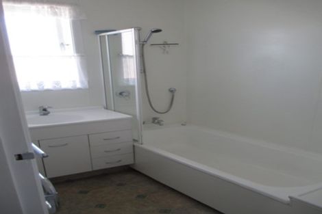 Photo of property in 36 Maui Pomare Street, Blockhouse Bay, Auckland, 0600