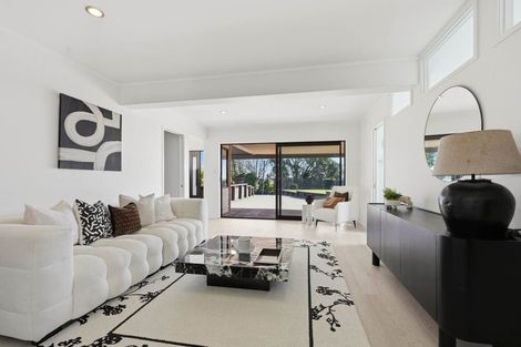Photo of property in 2/5 View Road, Shelly Park, Auckland, 2014