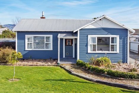 Photo of property in 6 Edward Street, Waimate, 7924