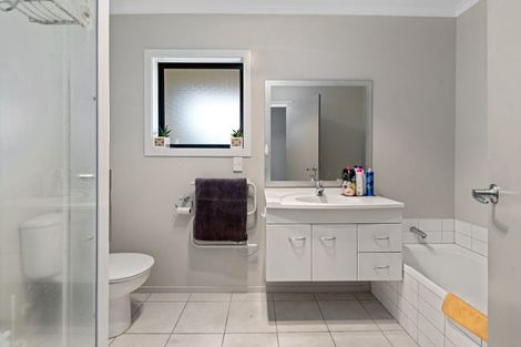 Photo of property in 50/64 Kawaha Point Road, Kawaha Point, Rotorua, 3010