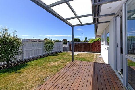 Photo of property in 1/19 Queenspark Drive, Parklands, Christchurch, 8083