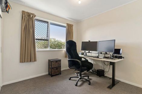 Photo of property in 20 Newham Place, Henderson, Auckland, 0612