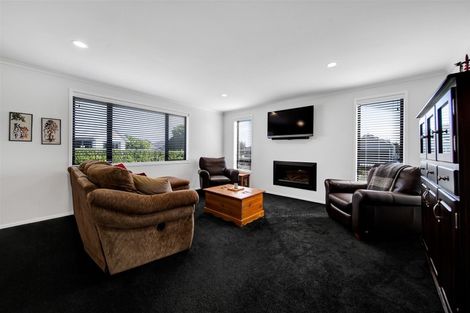 Photo of property in 4 Gleneagles Way, Waiwhakaiho, New Plymouth, 4312