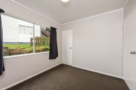 Photo of property in 7 Chetwode Grove, Newlands, Wellington, 6037