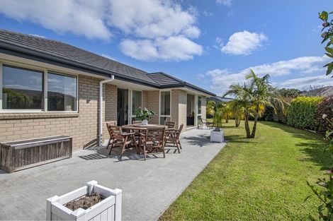 Photo of property in 14 Roto View, One Tree Point, 0118