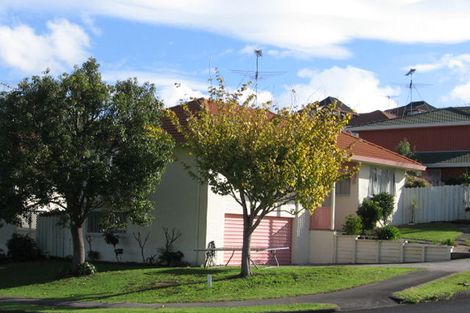 Photo of property in 1/80 Gosford Drive, Botany Downs, Auckland, 2010