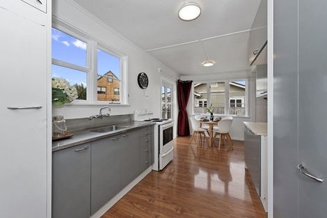 Photo of property in 16 Tranmere Road, Fairfield, Hamilton, 3214