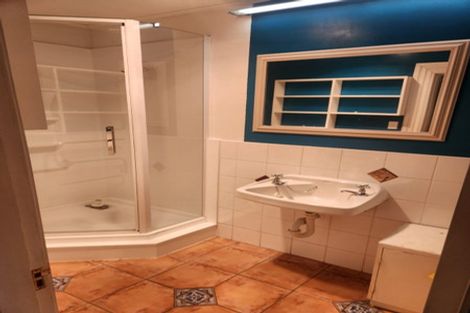 Photo of property in 56 Kelburn Parade, Kelburn, Wellington, 6012