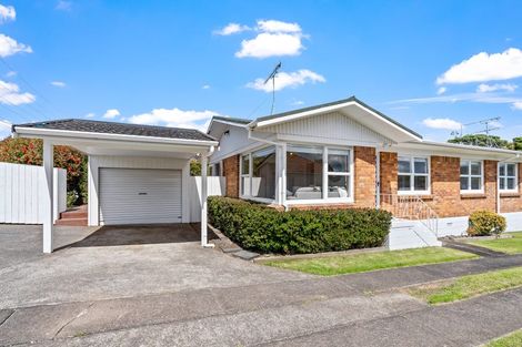Photo of property in 1/49 Shakespeare Road, Milford, Auckland, 0620