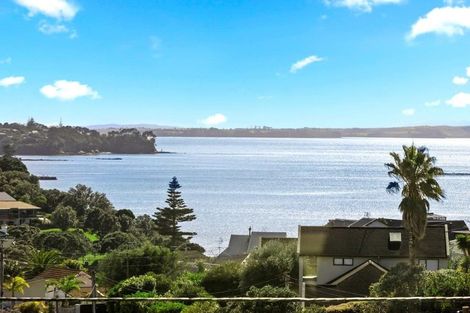 Photo of property in 1/13 Garadice Road, Rothesay Bay, Auckland, 0630