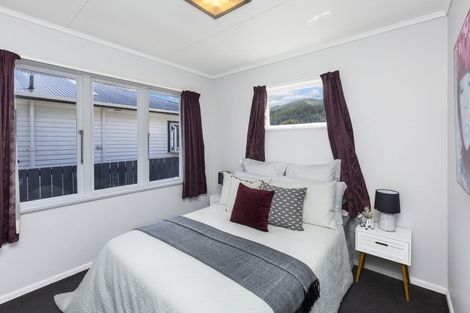 Photo of property in 10 Roberts Street, Wainuiomata, Lower Hutt, 5014