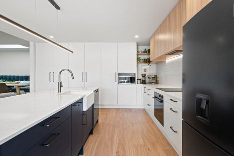 Photo of property in 18 Plough Street, Jacks Point, 9371