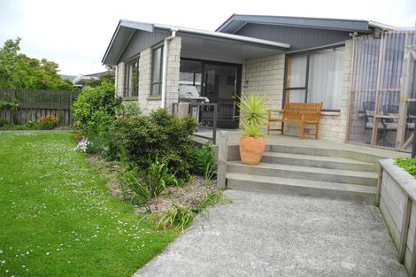 Photo of property in 12 Timaru Road, Waimate, 7924