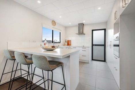 Photo of property in 2/15 Exeter Place, Unsworth Heights, Auckland, 0632