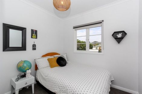 Photo of property in 27 Birdwood Avenue, Moturoa, New Plymouth, 4310