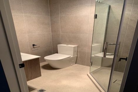 Photo of property in 3/110 Beach Road, Te Atatu Peninsula, 0610