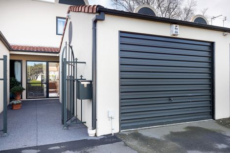 Photo of property in 2/17 Devon Street, Sydenham, Christchurch, 8023