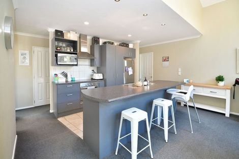 Photo of property in 88d Brian Crescent, Stanmore Bay, Whangaparaoa, 0932