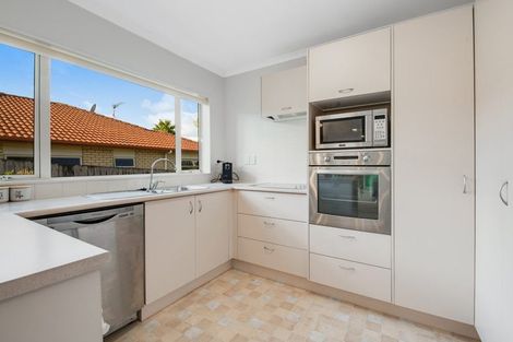 Photo of property in 25 Chesterfield Way, Orewa, 0931