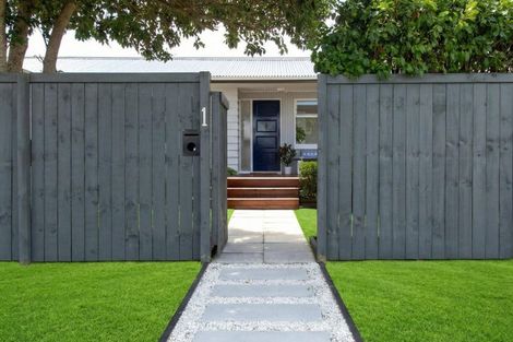 Photo of property in 1/1 Tawa Road, Te Atatu Peninsula, Auckland, 0610