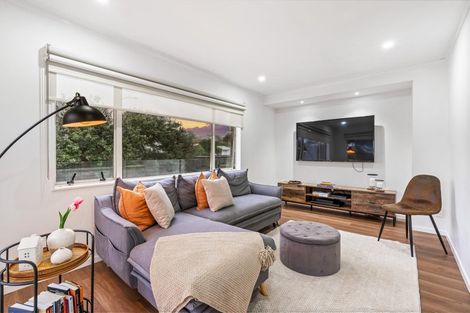 Photo of property in 70 Harmel Road, Glendene, Auckland, 0602