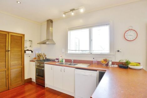 Photo of property in 32 Queensway, Three Kings, Auckland, 1024