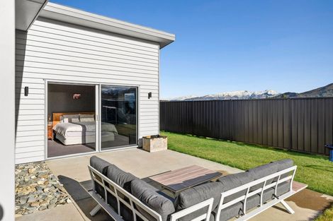 Photo of property in 16 Isthmus Place, Lake Hawea, Wanaka, 9382