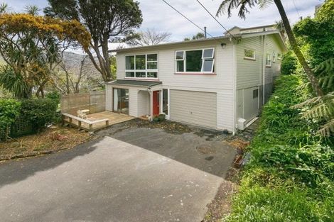Photo of property in 2a West Road, Northland, Wellington, 6012