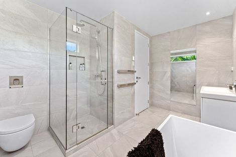 Photo of property in 15c Rodney Road, Northcote Point, Auckland, 0627