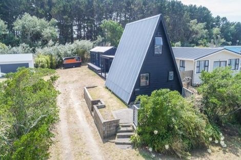 Photo of property in 56 Koputara Road, Himatangi Beach, Foxton, 4891