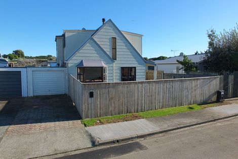 Photo of property in 12 Low Avenue, Foxton Beach, Foxton, 4815
