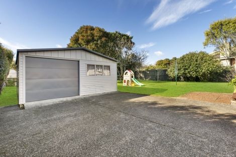 Photo of property in 39 Paragon Avenue, Beach Haven, Auckland, 0626