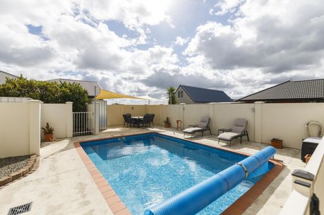 Photo of property in 15 Sycamore Crescent, Fitzherbert, Palmerston North, 4410