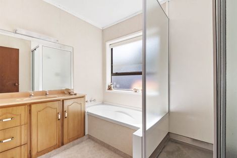 Photo of property in 2/10 Bolton Street, Blockhouse Bay, Auckland, 0600