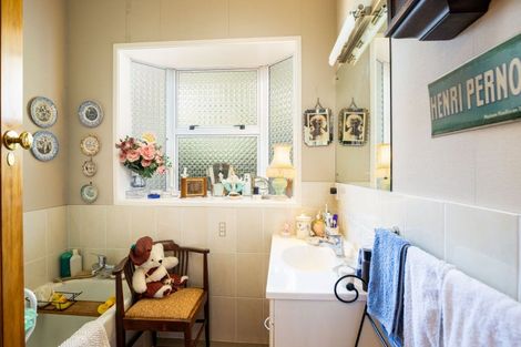 Photo of property in 32 Queens Road, Glen Avon, New Plymouth, 4312