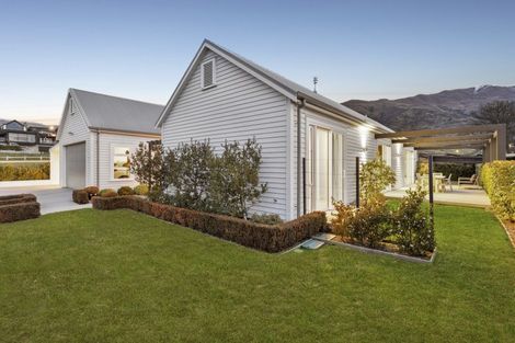 Photo of property in 33 Little Alpha Loop, Wanaka, 9305