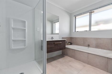 Photo of property in 10 Oka Street, Papamoa Beach, Papamoa, 3118