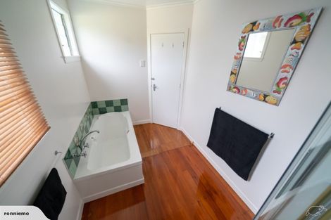 Photo of property in 32 Karekare Road, Karekare, New Lynn, 0772