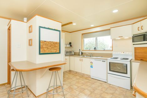 Photo of property in 10 Forbes Place, Kelvin Grove, Palmerston North, 4414