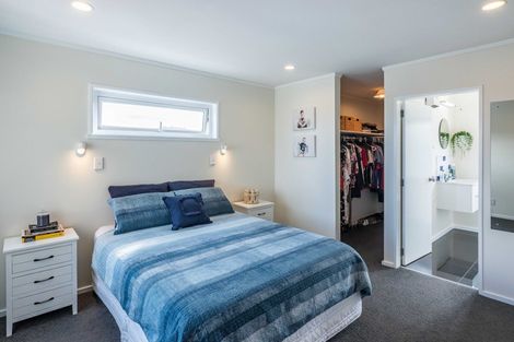 Photo of property in 11 Bay Lair Grove, Island Bay, Wellington, 6023