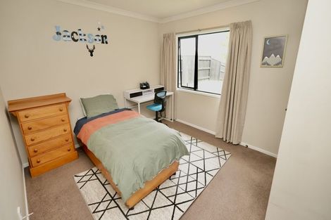 Photo of property in 32 Rosalie Terrace, Kelvin Grove, Palmerston North, 4414